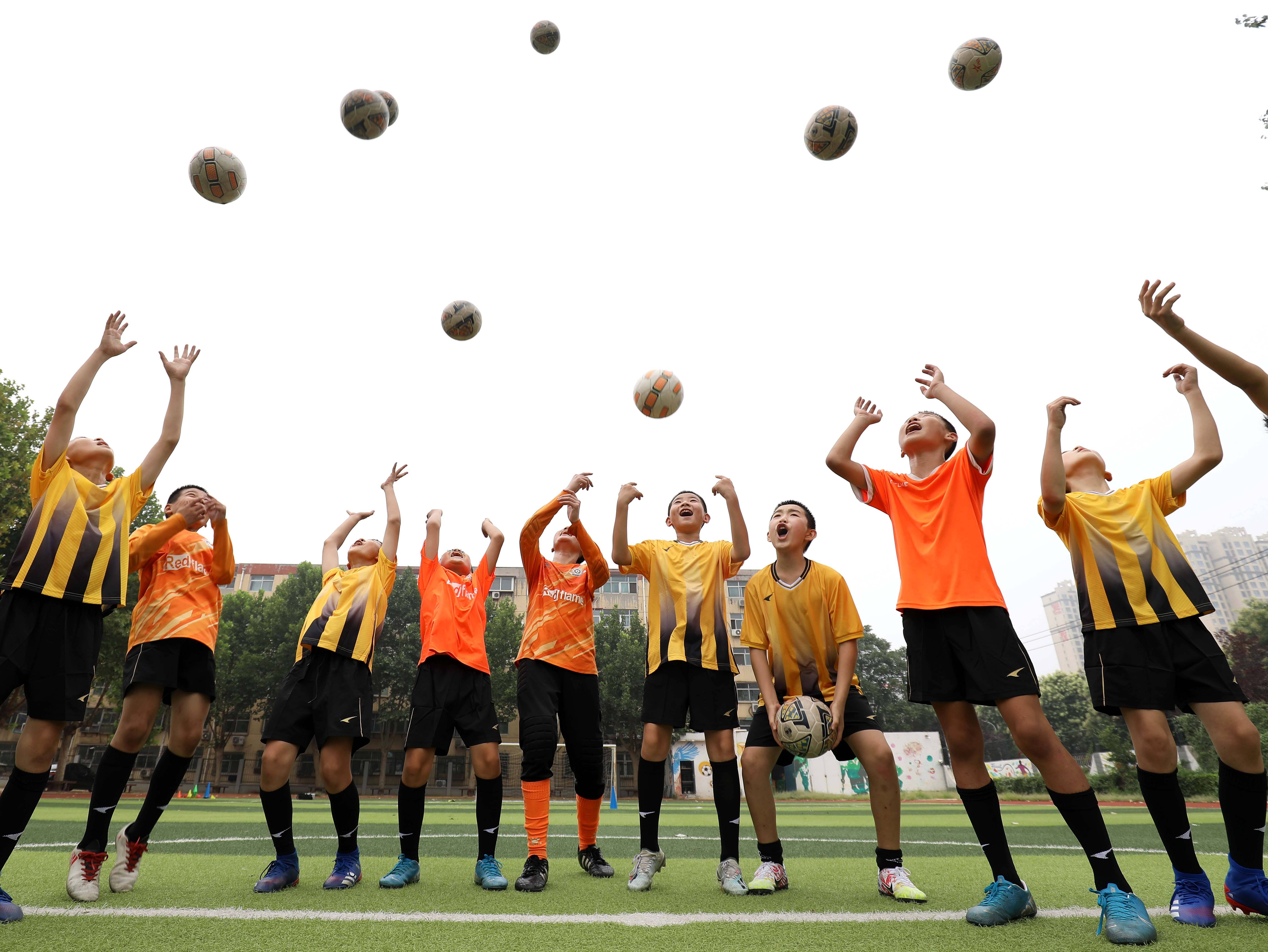 热门足球焦点：女子球员的巅峰表现！的简单介绍