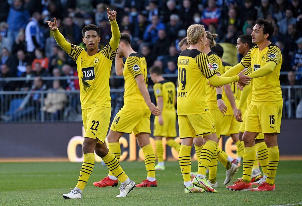 多特蒙德客场惊险逼平汉堡,德甲冠军积分领先 多特蒙德客场惊险逼平汉堡,德甲冠军积分领先