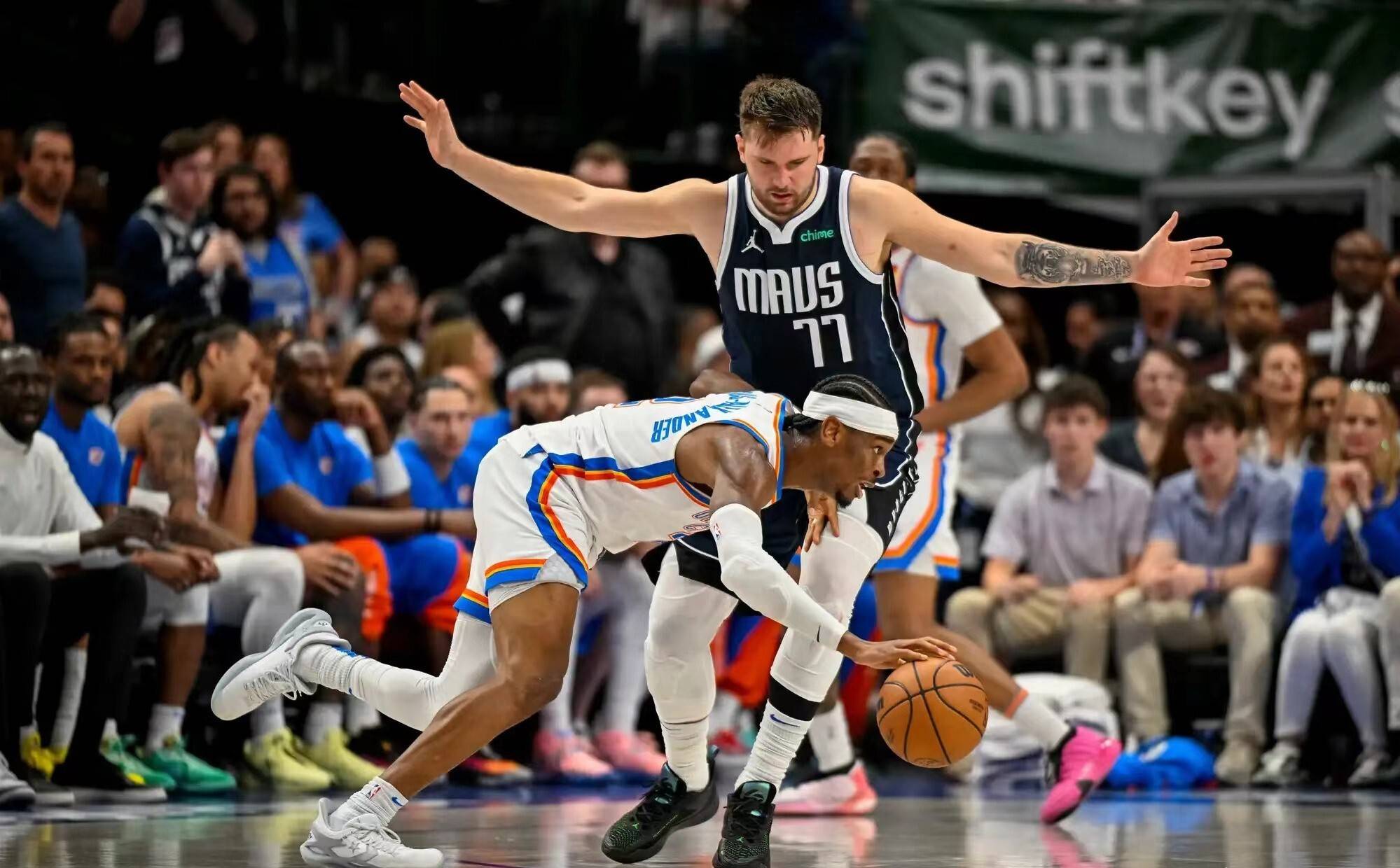 开云体育APP下载-一支实力强劲的球队在比赛中轻松获胜