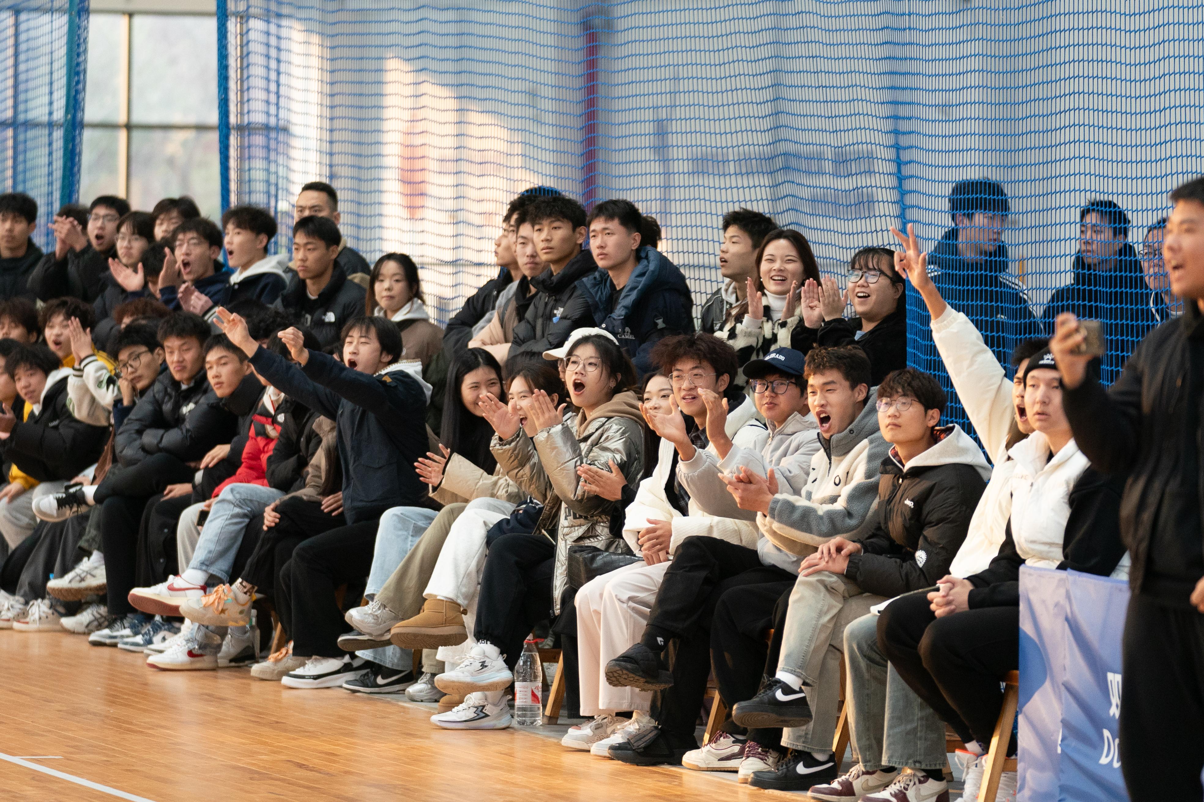 开云官网-赛场精彩绝伦，观众为之沸腾欢呼