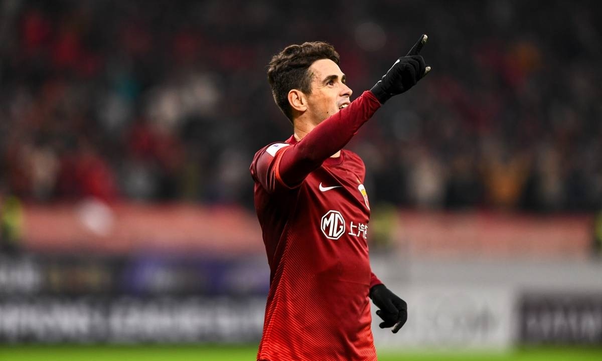 欧洲巨星现身中国，探访中超俱乐部