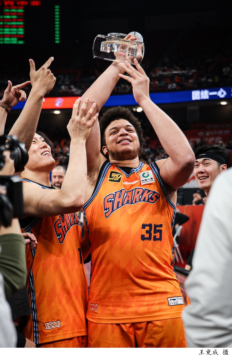 开云体育app-关于江苏男篮主场胜出重庆队，球队士气高昂的信息