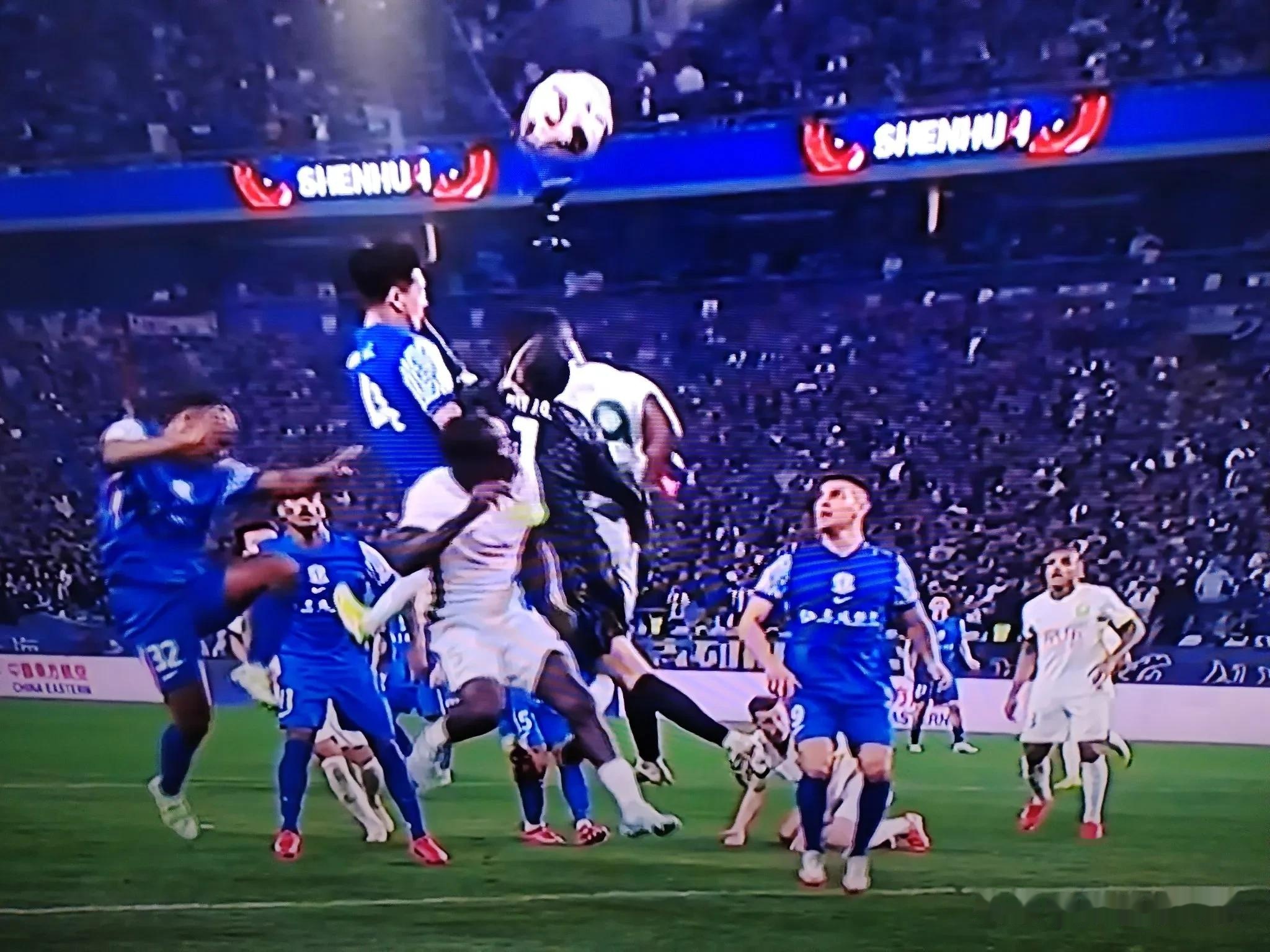 开云体育入口-包含惊险连连！全国足球场上剑拔弩张紧急对决的词条