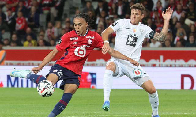 开云APP-里尔客场大胜，继续保持胜利势头