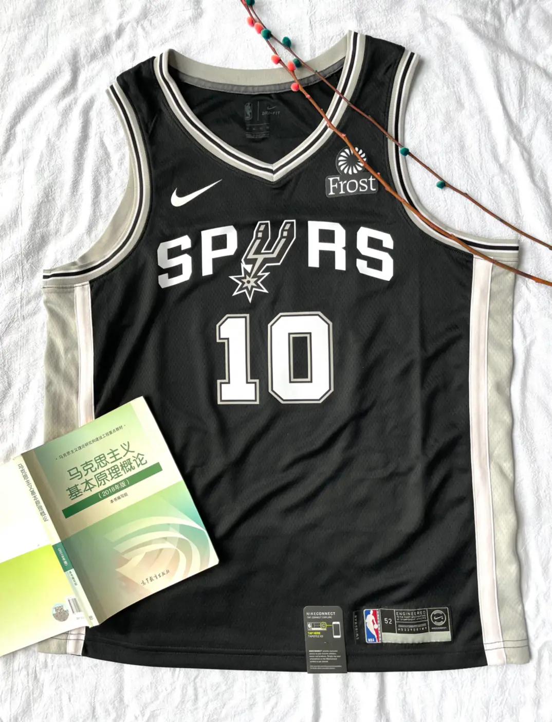 开云体育app-马刺主场大胜阳糖：德罗赞轰分独领风骚登顶西部