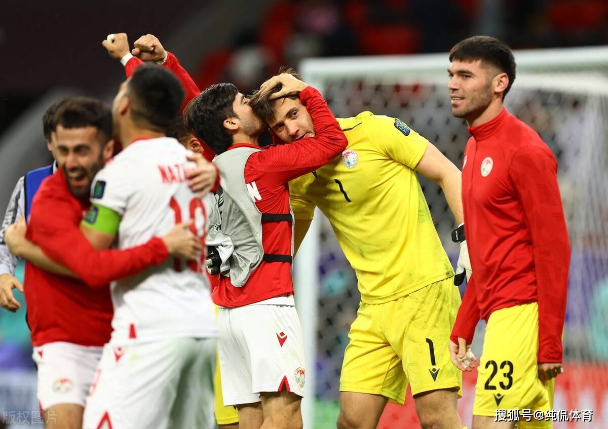 阿联酋球队在比赛中夺得胜利,晋级四强 阿联酋球队在比赛中夺得胜利,晋级四强