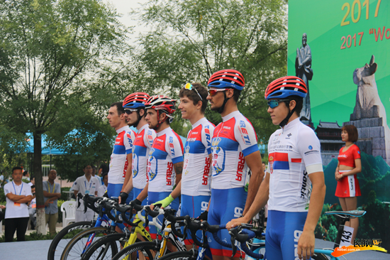 开云体育app-乌克兰游泳选手速度惊人，轻松拔得头筹的简单介绍