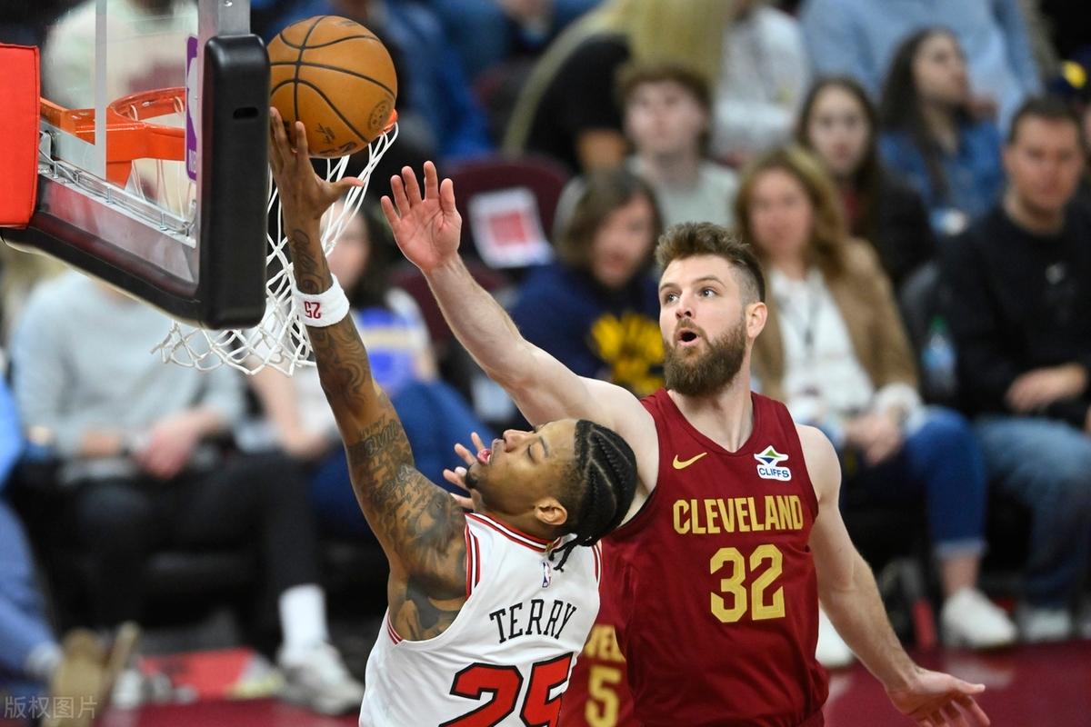 开云体育登录-包含公牛战胜骑士，东区赛程反超的词条