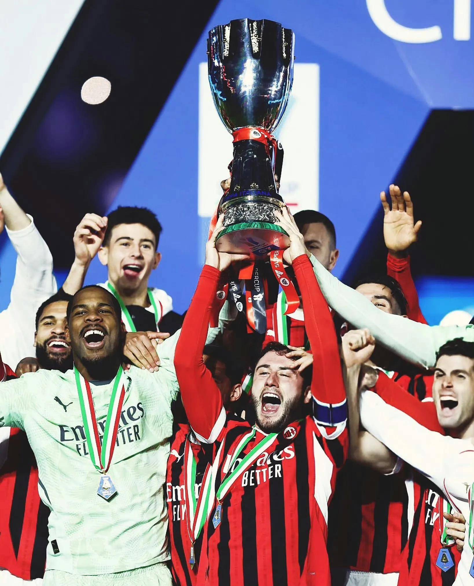 开云体育官网-米兰主教练赞誉球员拼搏精神，期待更好表现