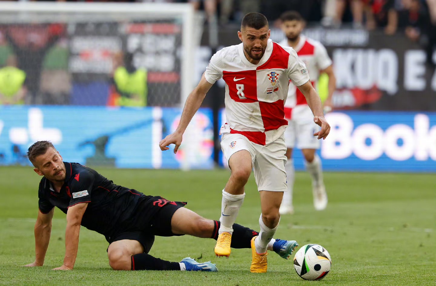 克罗地亚惨败斯洛伐克，挺进欧洲杯强