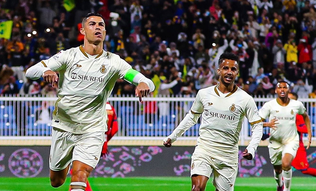 包含奥维耶多推动球队胜利，表现出色的词条