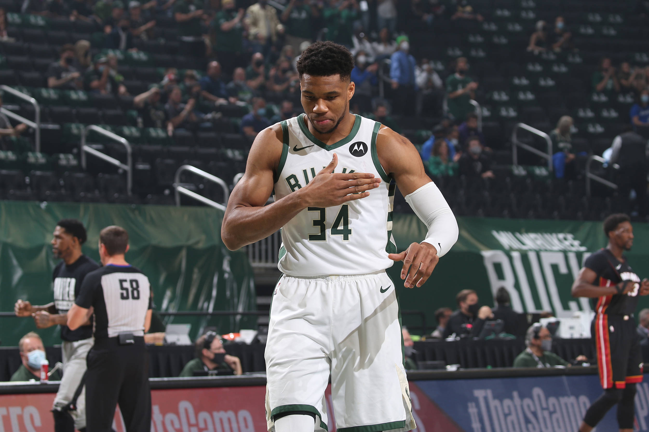 开云体育APP下载-包含雄鹿大逆转篮网，拿下西区第一胜的词条