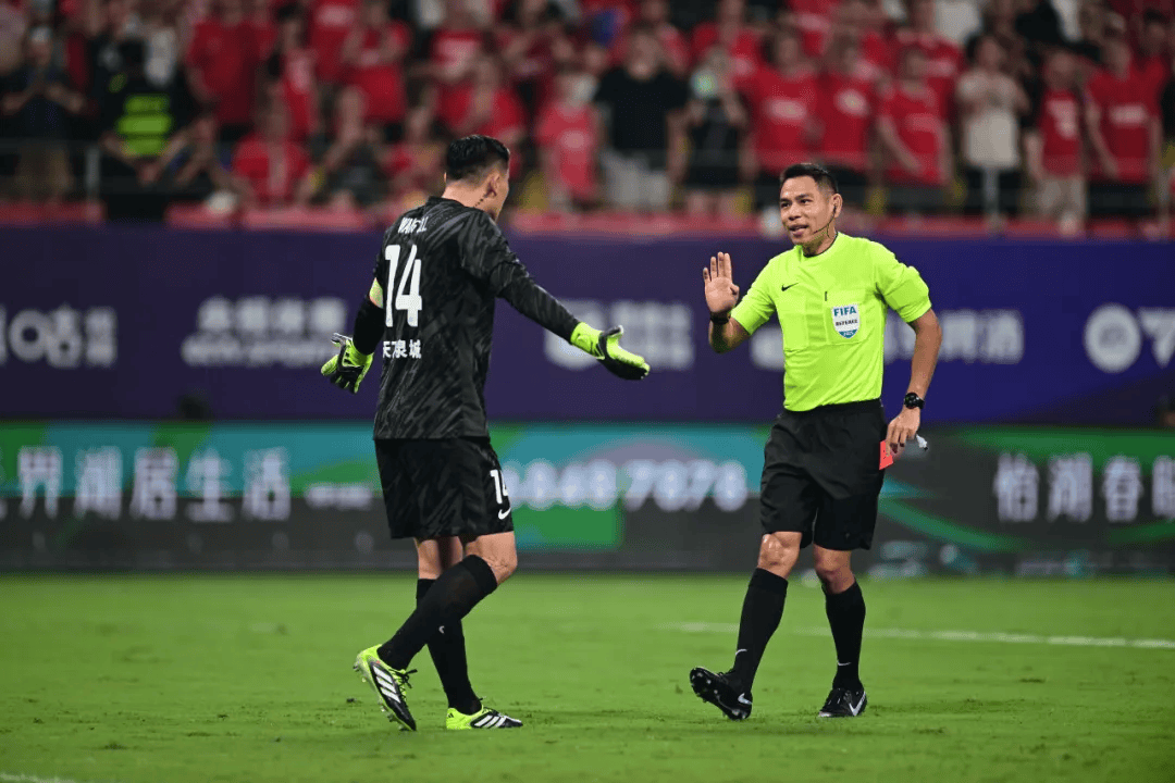 开云体育平台APP-包含揭秘内幕：外籍球员在国外联赛中遭遇不公平待遇的词条