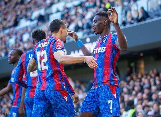 开云体育在线-水晶宫主场完胜伯恩茅斯，球队士气大增