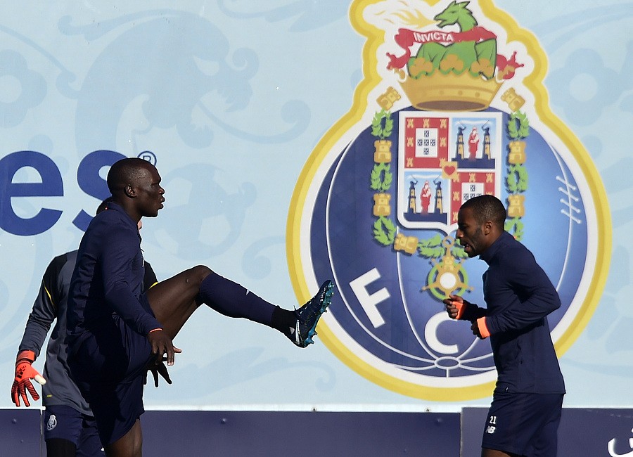 开云体育登录-西班牙战平希腊，小组出线悬念未解