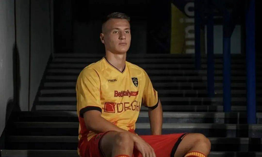 开云体育入口-国际比赛中年轻球员展现出惊人潜力