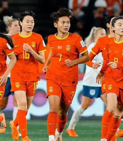 中国女足晋级赛场,遭遇强大对手考验 中国女足晋级赛场,遭遇强大对手考验