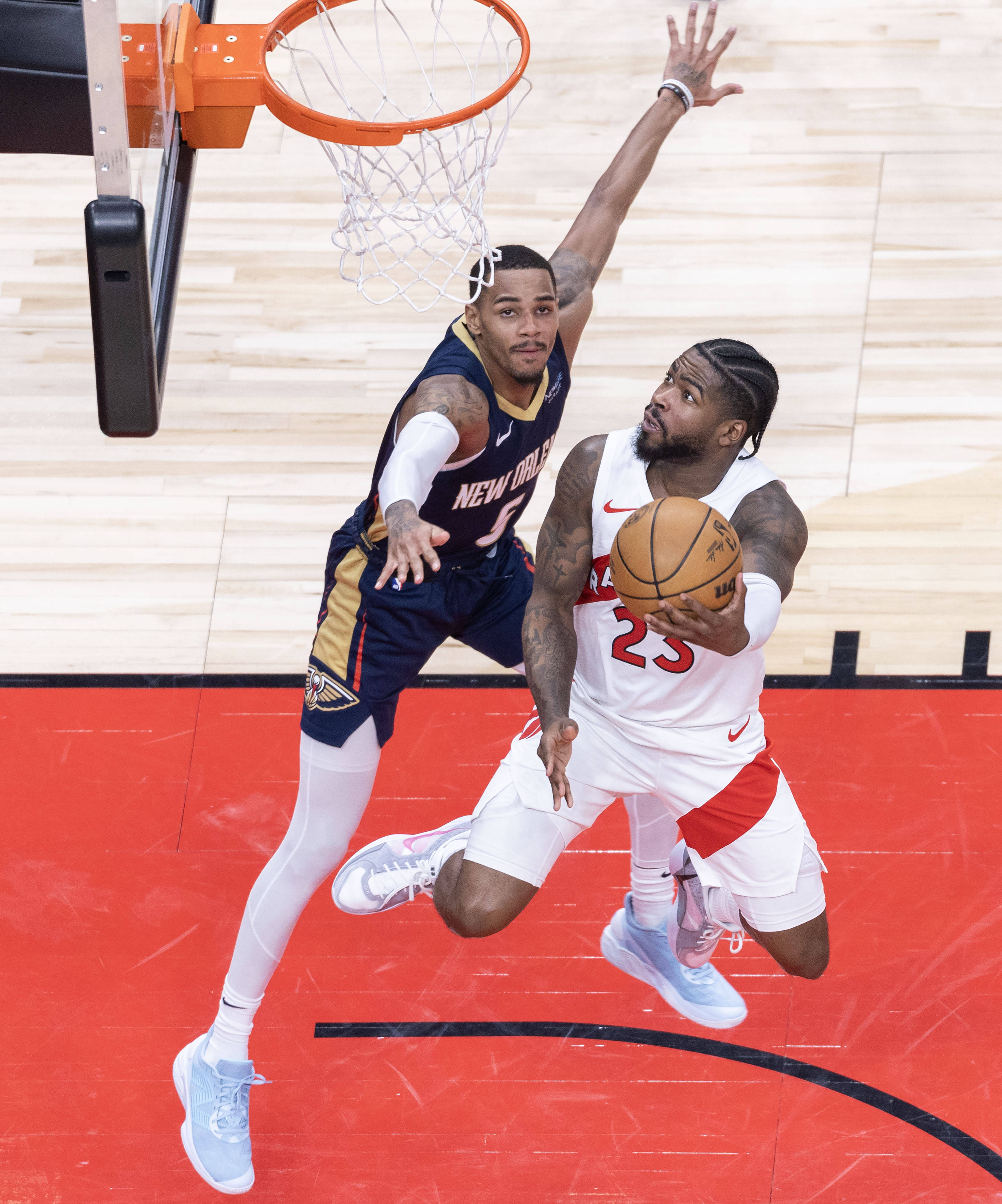 猛龙主场取胜，后卫表现出色