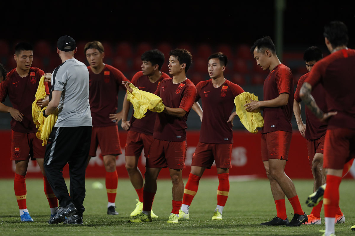 足球联赛战况激烈,各队球员青春活力全力以赴!的简单介绍 足球联赛战况激烈,各队球员青春活力全力以赴!的简单介绍