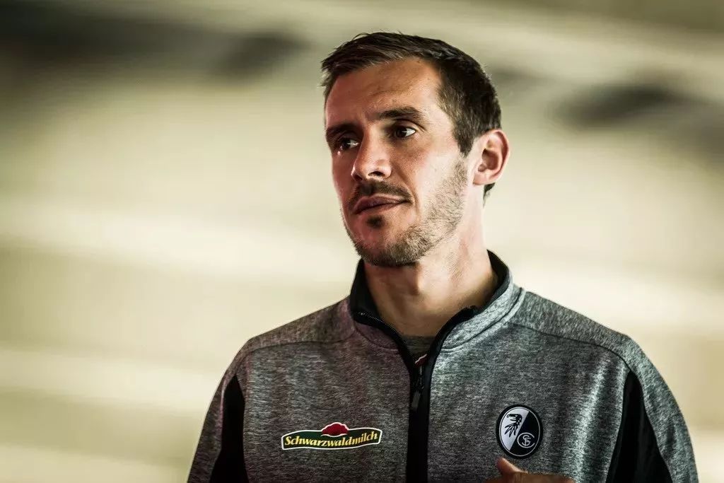 开云体育APP下载-沙尔克遭逢困难反扑，磨砺团队合作