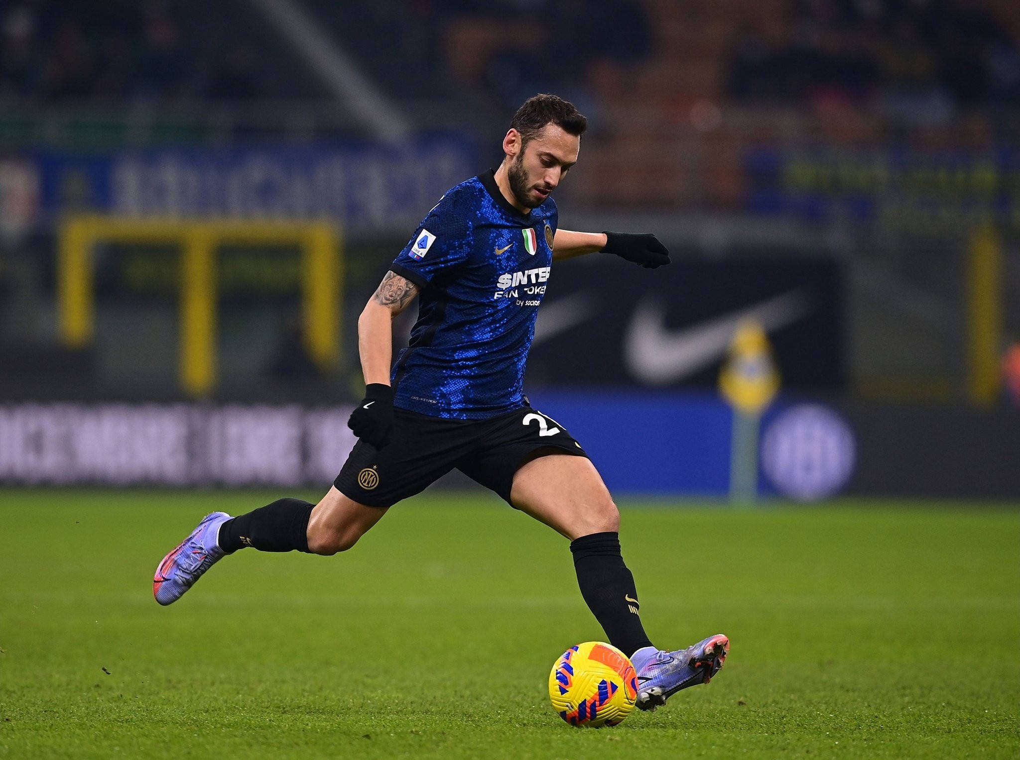 开云体育APP下载-意甲联赛吸引巨星加盟，球队实力升级