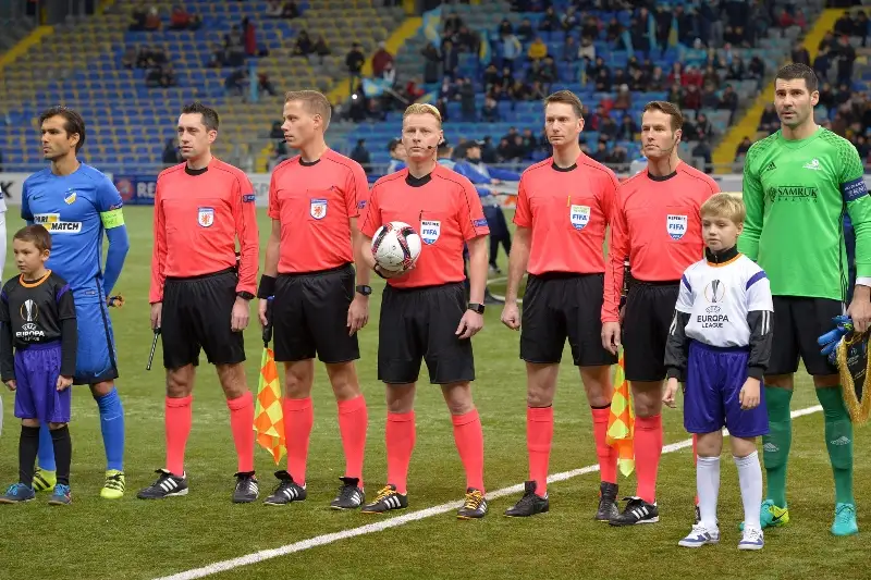 西班牙客场战平希腊，小组领先优势保持