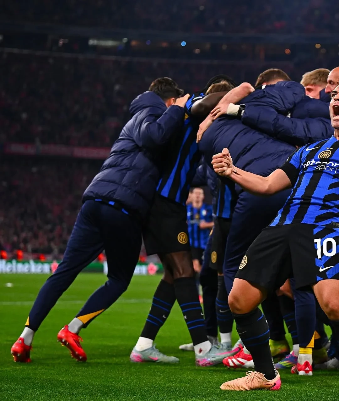 开云体育官网-包含波鸿惊险逆转慕尼黑，赢得新赛季首胜的词条