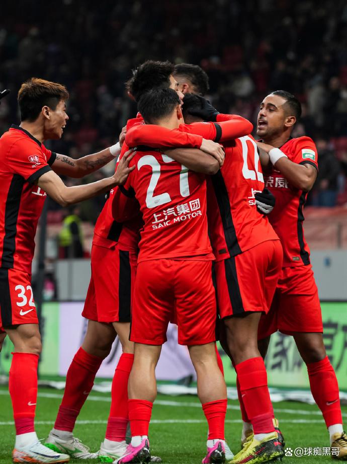 上港力克劲旅：上海上港队战胜强劲对手