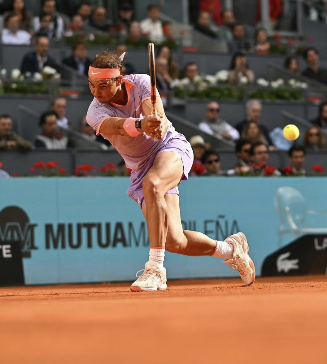 开云体育在线-意大利网球队鏖战德国网球队,纳达尔完成帽子戏法