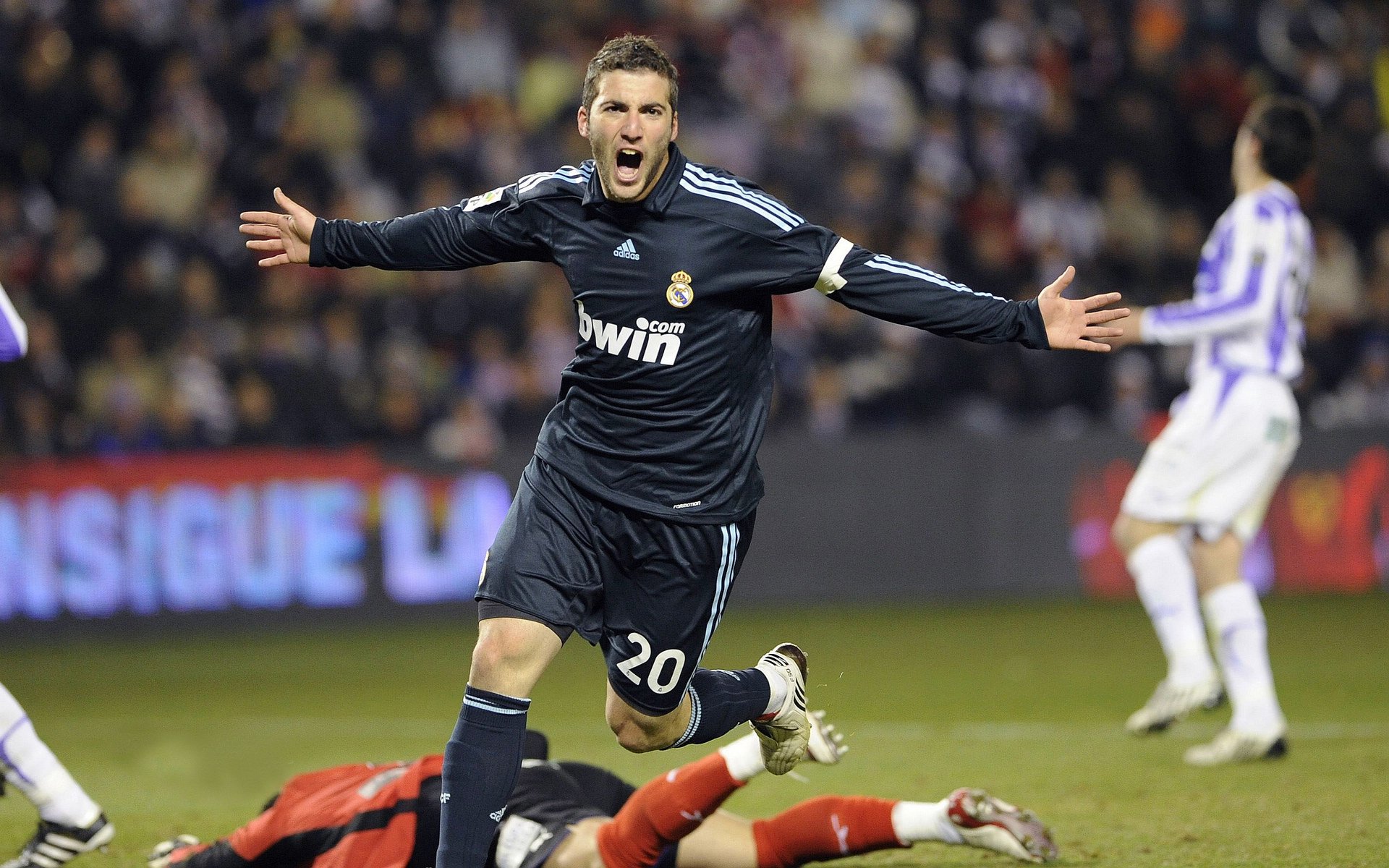 跨界奇迹，新疆队生死战逆转火箭，哈登欧冠决赛足球首秀震撼世界