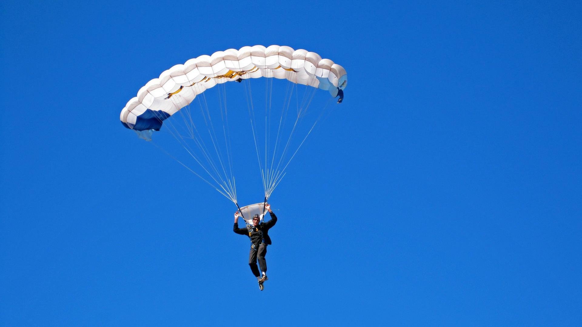 跨界火并，勇士险胜深圳队，塔图姆慈善赛点燃中美篮球热